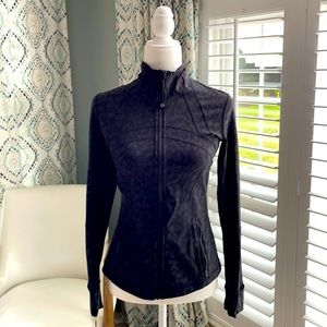 Lululemon size 6 black camo zip jacket